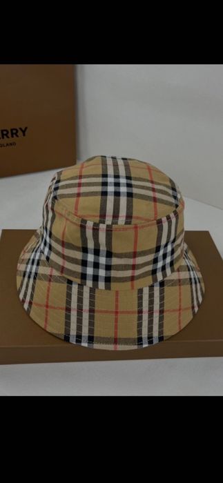 Pălărie Burberry, model 2026
