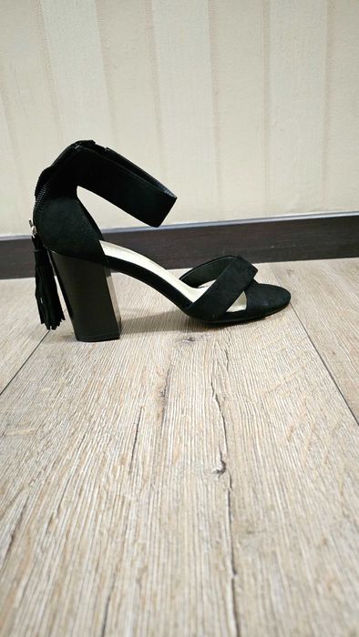 Босоножки летние