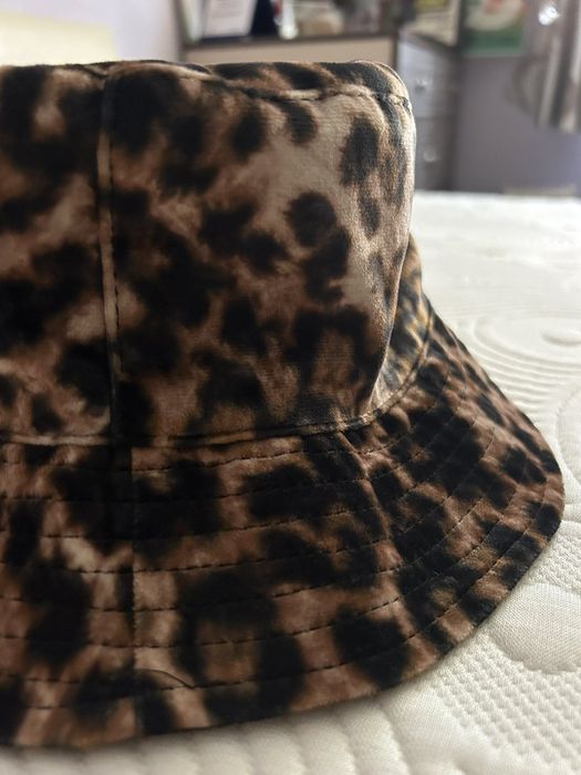 Двулицева шапка от велур