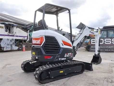 Inchiriere Miniexcavator 2.7 T