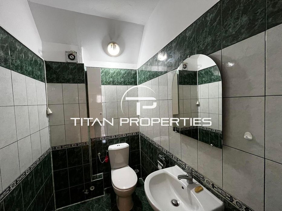 Многостаен апартамент за продажба в кв. Кючук Париж