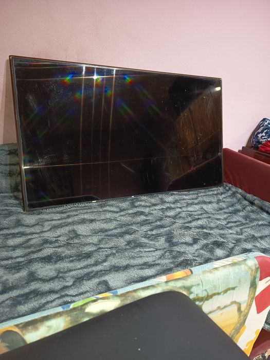 Vând televizor LCD Samsung funcționează fără internet
