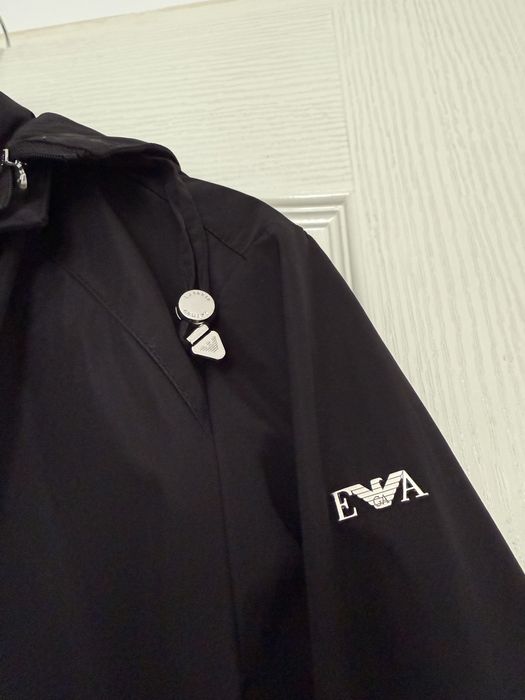 Яке Emporio Armani непромокаемо, сваляща се качулка