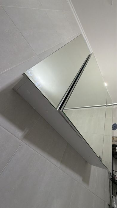 Продам в ванну зеркало шкаф