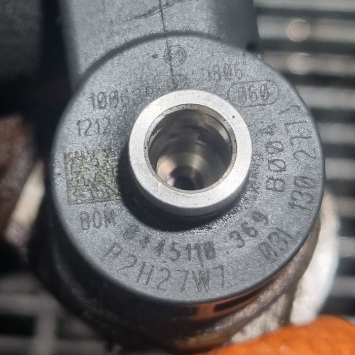 Injector Volkswagen Tiguan 5N 2.0 TDI 2007 - 2011 140CP CFFB (1116) Diesel 0445110369