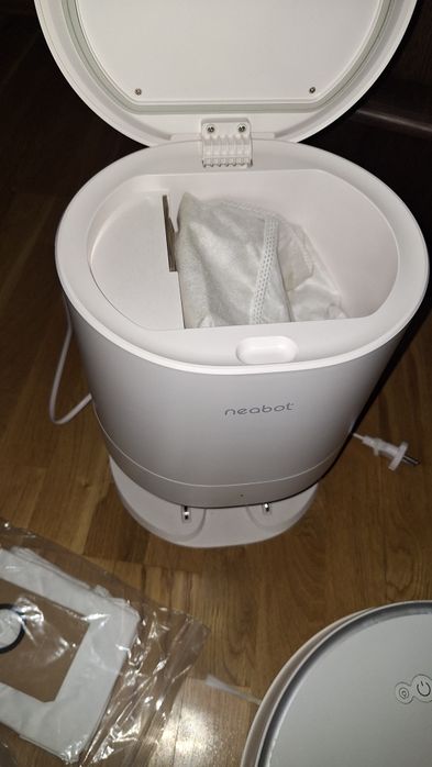 Robot aspirator Neabot nomo n1 plus