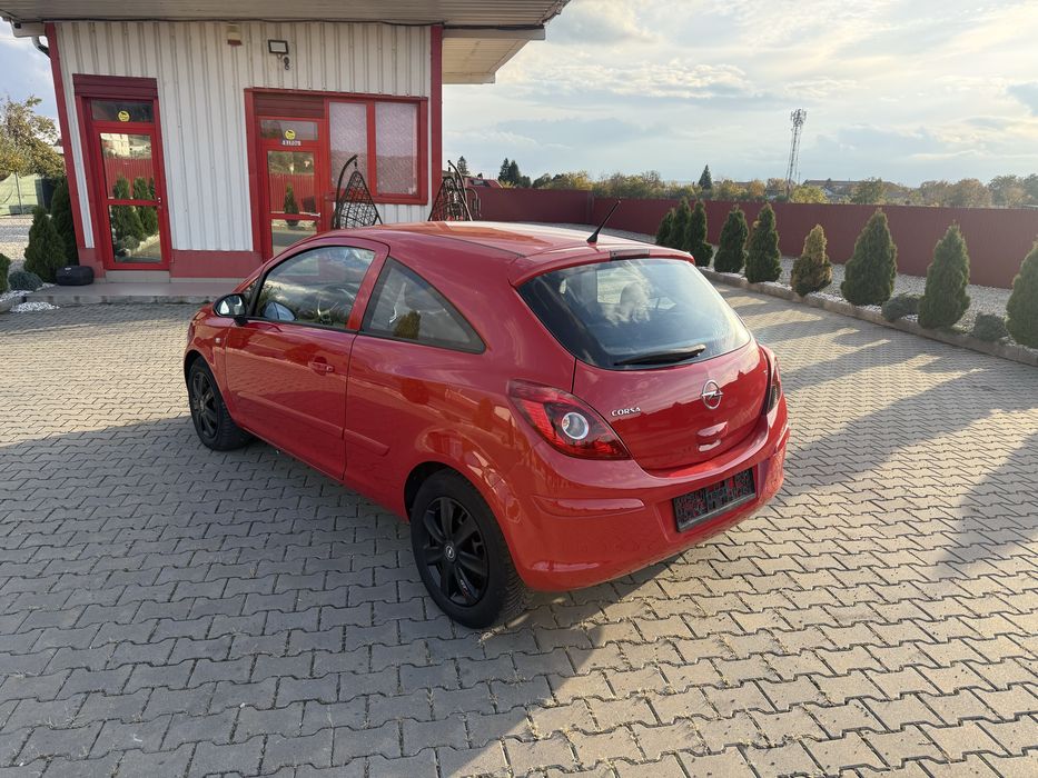 OPEL CORSA D AUTOMATA 1.2 BENZINA 80 CAI EURO 4,climatronic,comenzi volan+Mp3,anvelope noi M+S,recent adusa din Germania,km reali,absolut impecabila