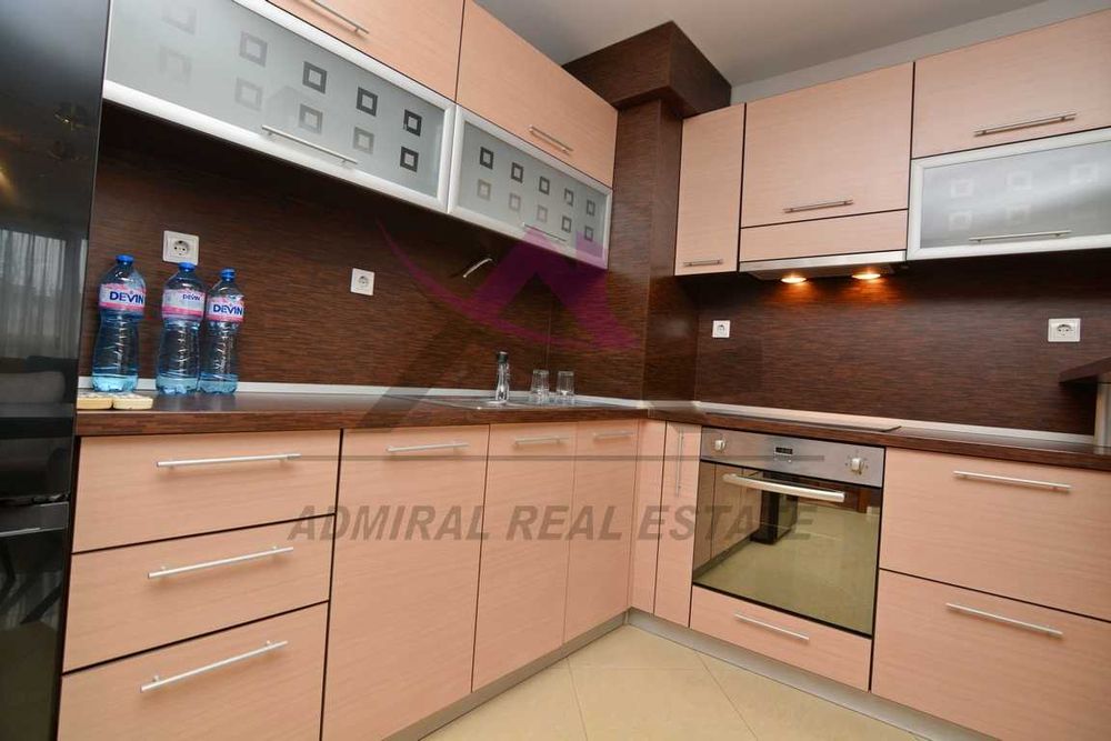 Дава се под наем Тристаен апартамент в Варна, Център - 115 кв.м за 1196.97 € - Снимка #2