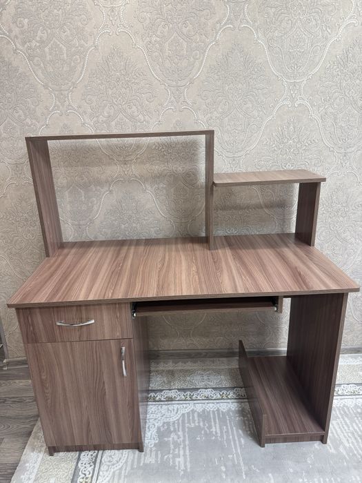 Продам компьютерный стол