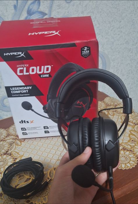 HyperX  Cloud Core mikrofoni bilan