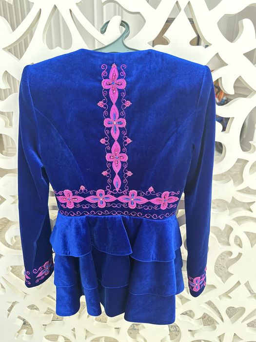 Ұлттық костьюм мен камзол сатылады.