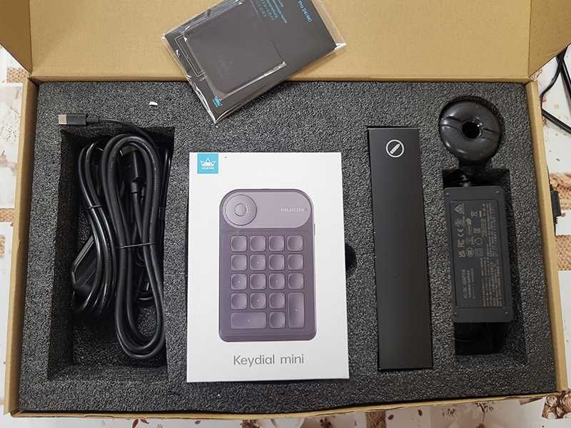 Huion Kamvas Pro 24 (4K) (графичен таблет)