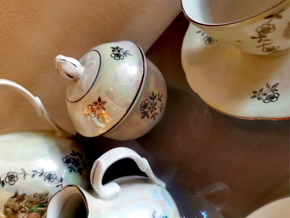 Антикварен порцеланов колекционерски сет сервиз чинийки чашки каничка