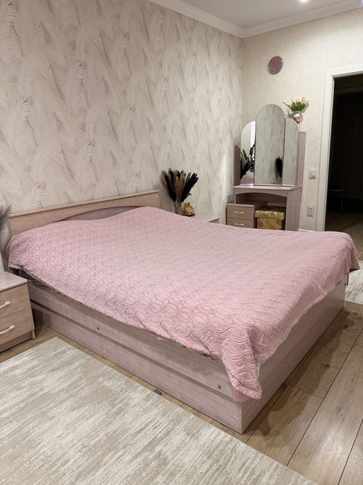 Продам спальный гарнитур