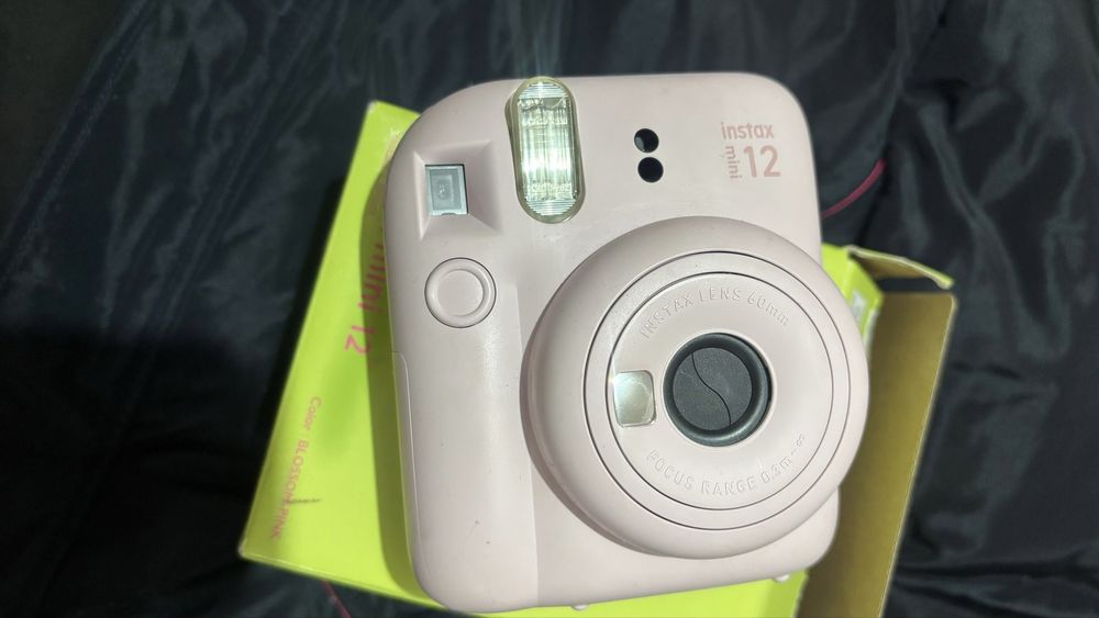 продам instax mini 12