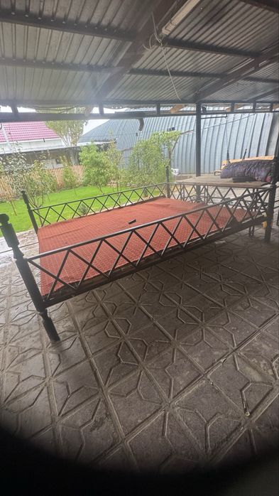 Топчан металический.