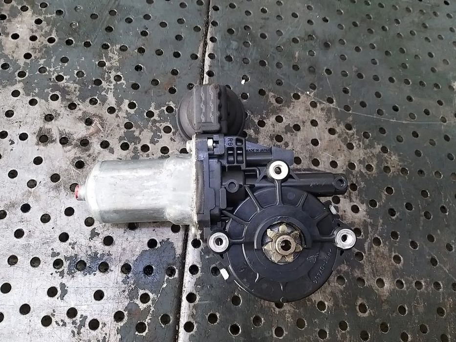Motoras macara dreapta fata toyota rav 4 3 a3 8571035180 2621002330