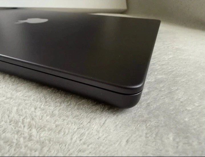 Продам свой MacBook Pro 14inch M4 16/512 Black покупал в Германии