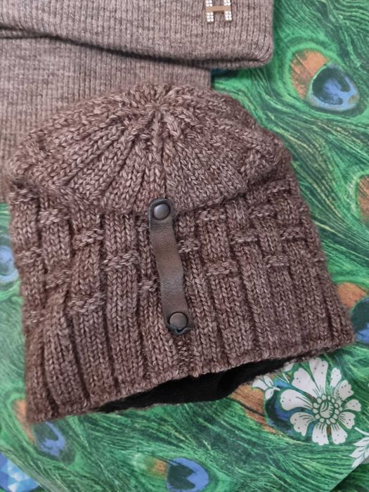 Отдам головные уборы