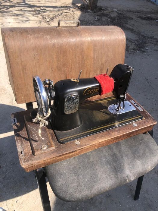 Швейная машина в