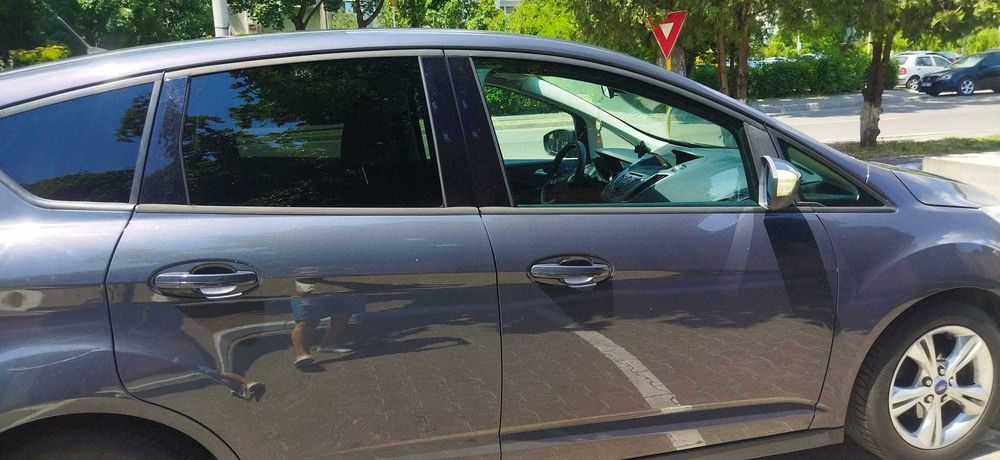 Vând Ford C-max an fabricație 2013