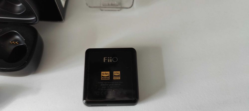Fiio M5 Hi-Res player+Astell&Kern UW 100 true wireless слушалки