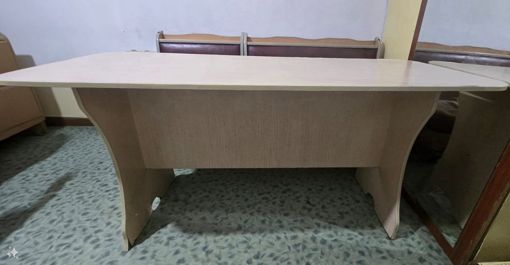 Кухонный уголок со столом