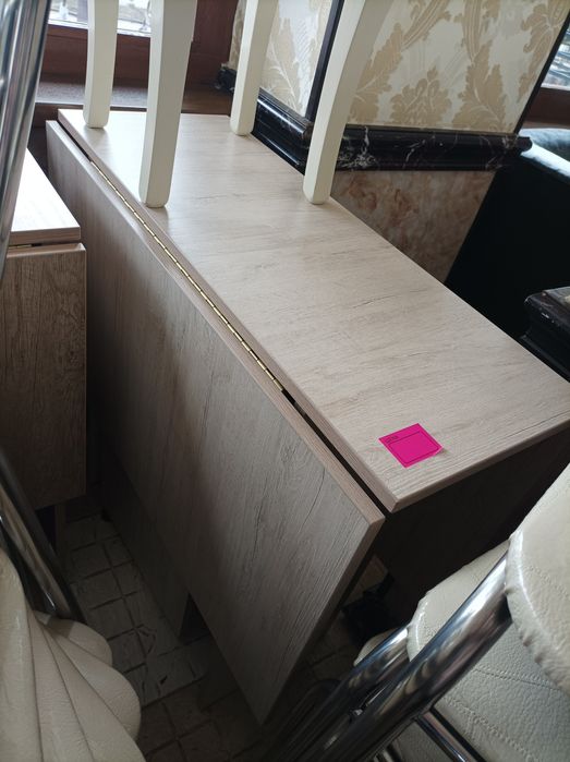 Стол - книжка . Очень удобный и компактный