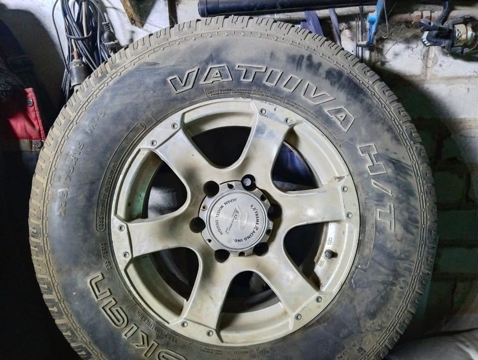 Продам шины на дисках комплект
