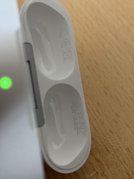 AirPods pro 3.