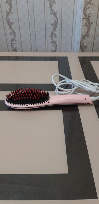Продам Расческу - выпрямитель для волос.