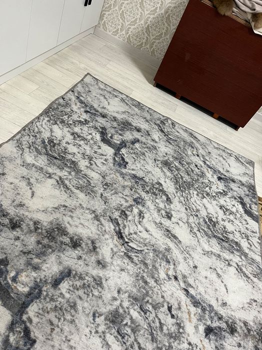 Продам 2 ковра в хорошем состоянии