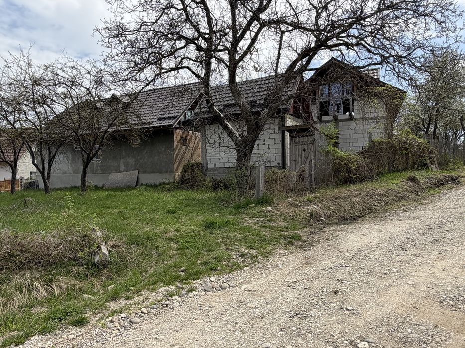 Se vinde casă spațioasă, formata din  2 corpuri + teren 1400 mp – Moldovenești, Cluj