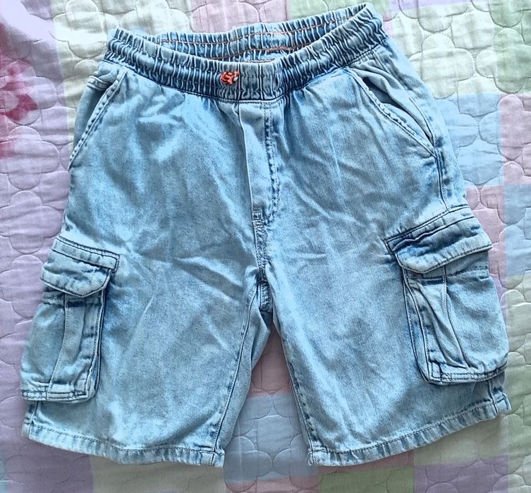 Нов ,еластичен и ефектен,черен елек,Eластични  слим дънки и камуфлажен