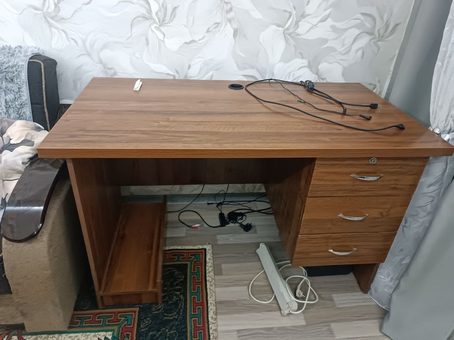 Компьютерный стол