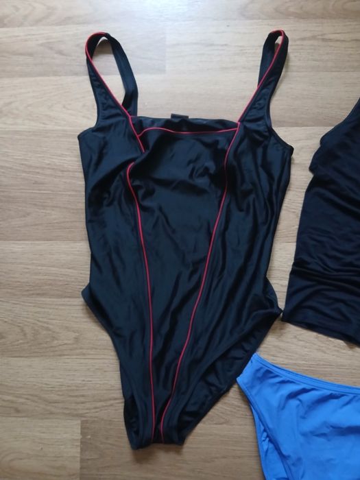 Cutie cu lenjerii si costum de baie