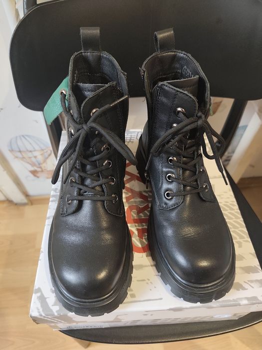 Vând bocanci piele nat 37