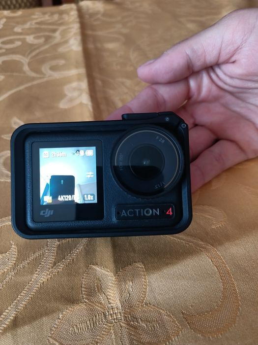 Vând DJI Osmo Action 4 Adventure Combo + Kit 53+1 accesorii + cutie