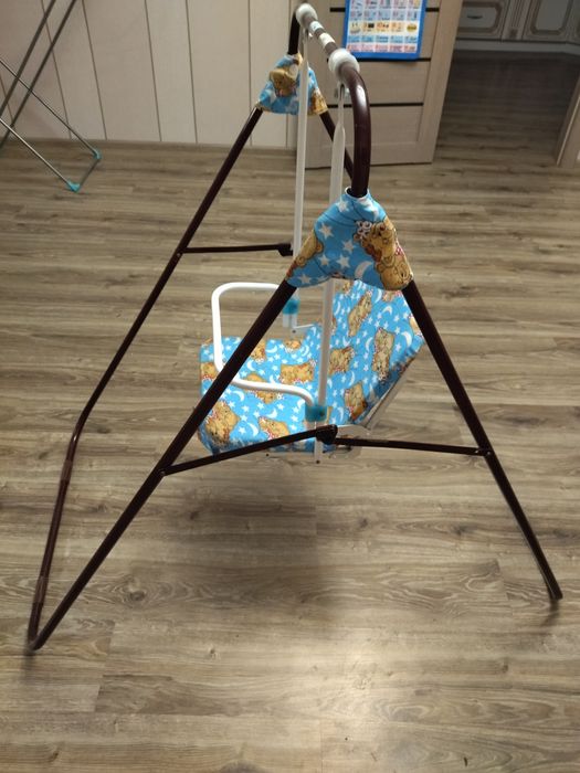 Продаю детскую качелю