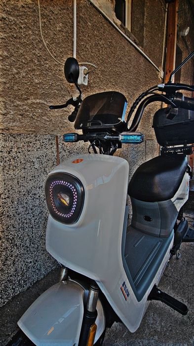 МОЩЕН електрически скутер 1500W до 50 км/ч