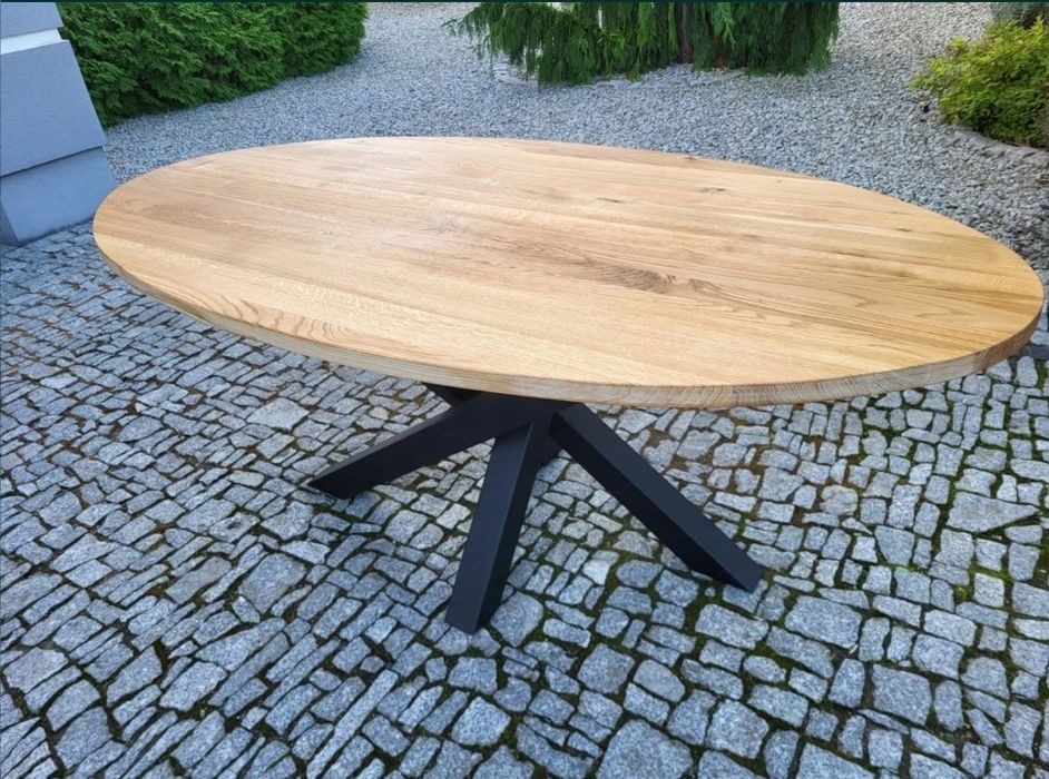 Маси от масив дъб и метални крака