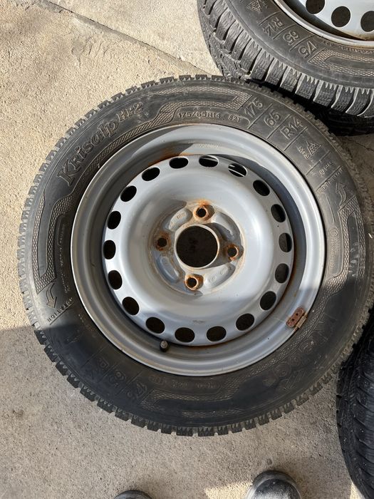 Джанти със зимни гуми R14 4x114.3