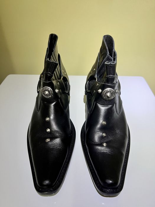 Кожени обувки с шипове