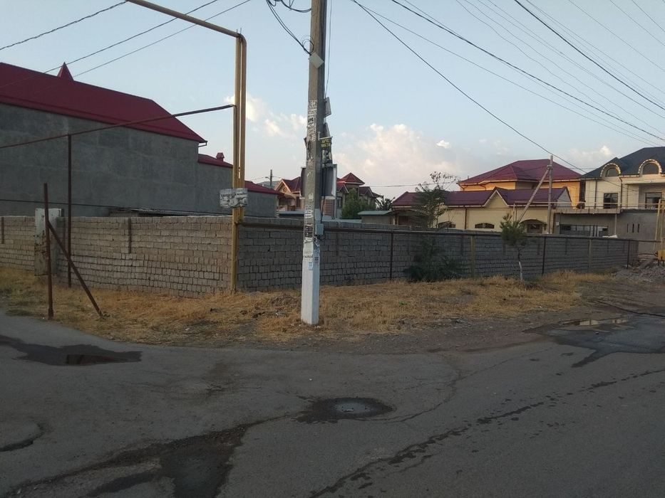 4.5 sotok yer sotiladi