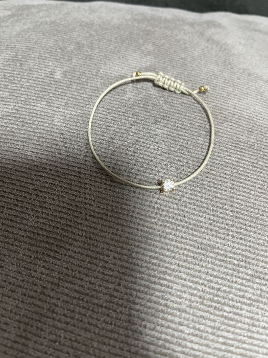 Дамска гривна конец