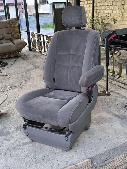 Сидения Альфард правый