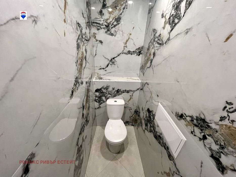 Продава се Тристаен апартамент в Русе, Родина 3 - 92 кв.м за 720 €/кв.м - Снимка #13