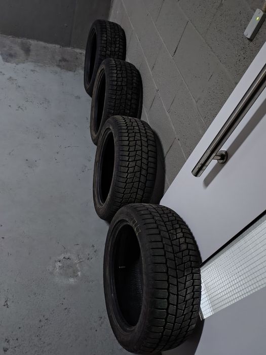 Maxxis 215/50/17 почти новые