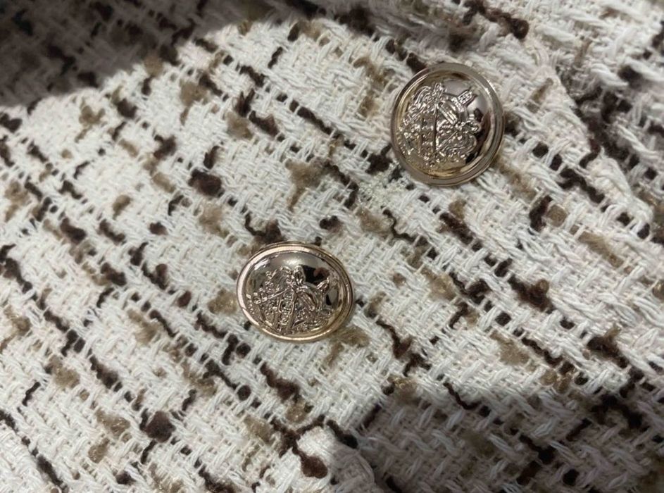 Дамско сако в бежов цвят