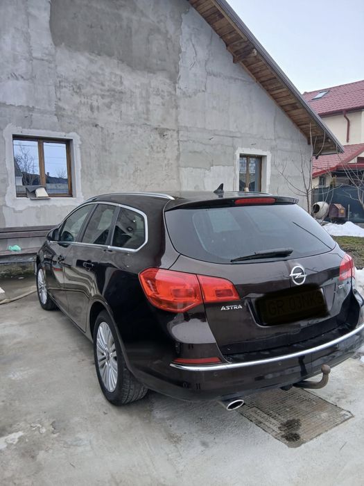 Opel Astra J 2014 Automată – Navigație, Cameră – 1800€ Negociabil